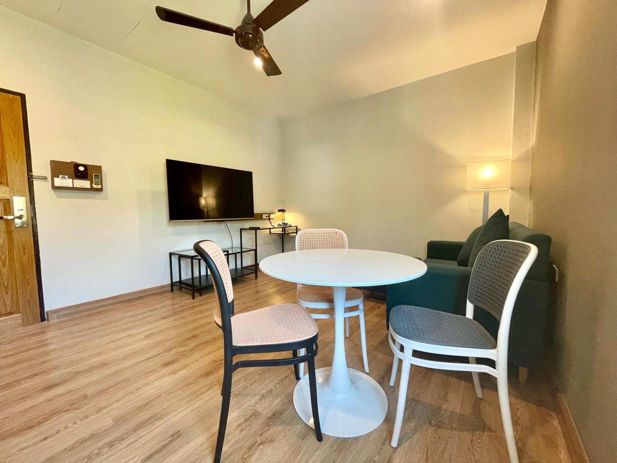Room Actually Service Apartment Karon Exterior foto